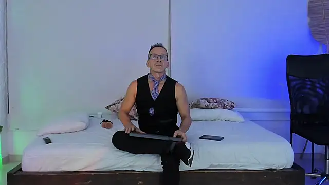  axelking  online show from 11-15-25, 03:04