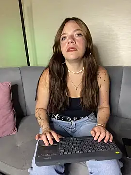 Emmily pink online show from 10-08-25, 03:37