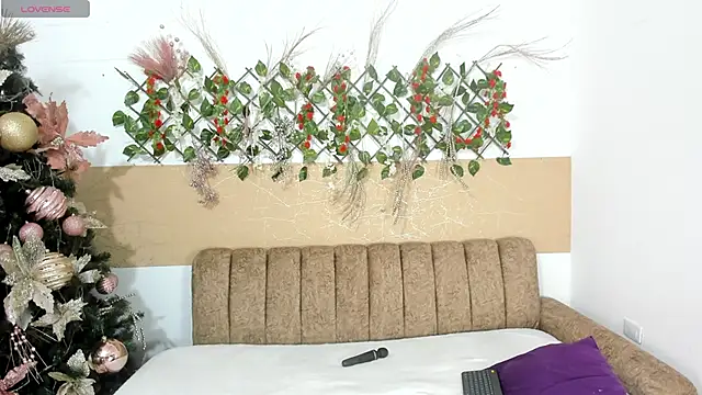 Snapshot of iisabella09 chatting on 12-18-25, 05:13 iisabella09 online show from 12-18-25, 05:13