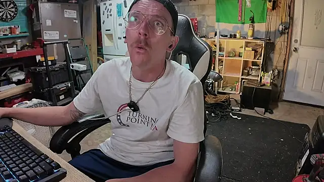 AverageMaleJay online show from 05-18-26, 12:40