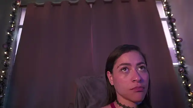 Snapshot of _issy chatting on 12-13-25, 10:26 issy online show from 12-13-25, 10:26