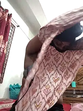 Queen-Any online show from 10-20-25, 06:19