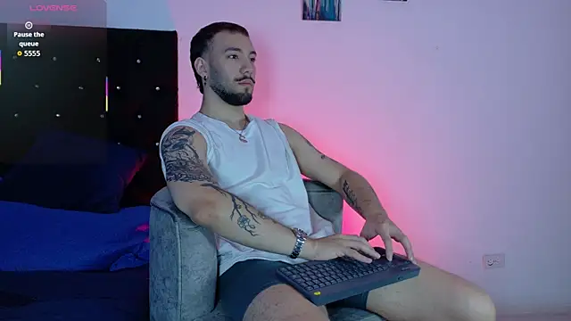 angel kyrozz online show from 04-10-26, 07:07