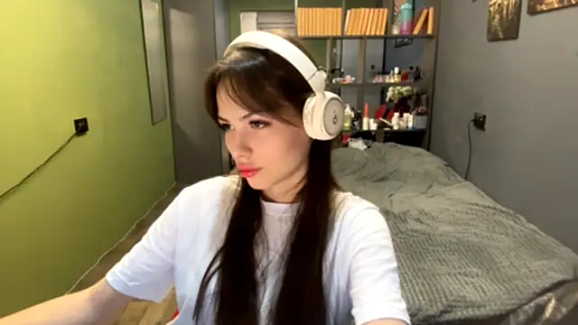 Snapshot of MysticAlisa chatting on 10-16-25, 10:05 MysticAlisa online show from 10-16-25, 10:05