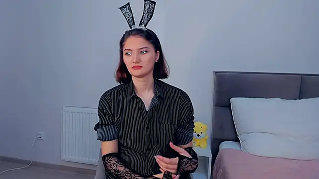 LorrieDegonia online show from 10-07-25, 04:09