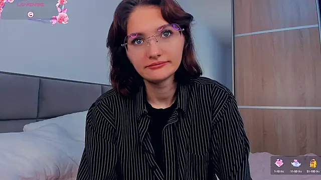 LorrieDegonia online show from 10-14-25, 04:13