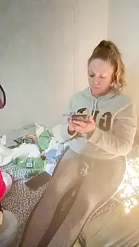 Snapshot of amandatheblondewife chatting on 12-16-25, 05:56 amandatheblondewife online show from 12-16-25, 05:56