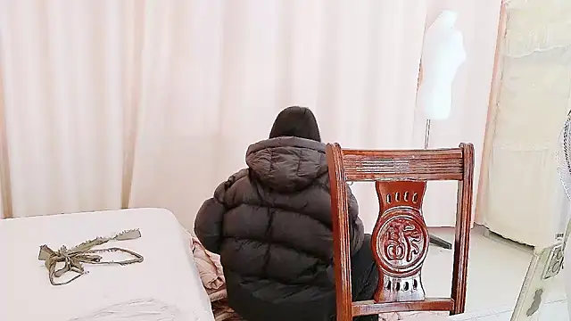 Snapshot of CCOO520 chatting on 12-18-25, 05:24 CCOO520 online show from 12-18-25, 05:24