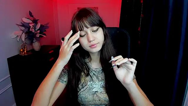 Snapshot of TiffanyYounge chatting on 11-15-25, 04:10 TiffanyYounge online show from 11-15-25, 04:10