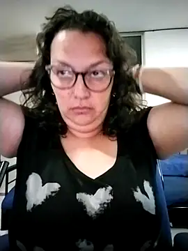 -saraqueen- online show from 10-21-25, 02:51