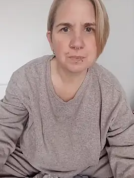 Snapshot of LaceyWestxx chatting on 10-07-25, 10:34 LaceyWestxx online show from 10-07-25, 10:34