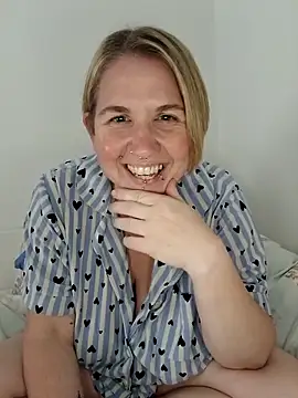 Snapshot of LaceyWestxx chatting on 10-11-25, 05:33 LaceyWestxx online show from 10-11-25, 05:33