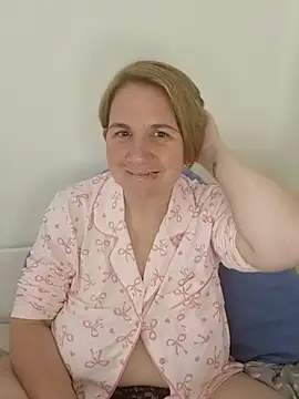 Snapshot of LaceyWestxx chatting on 10-20-25, 06:19 LaceyWestxx online show from 10-20-25, 06:19