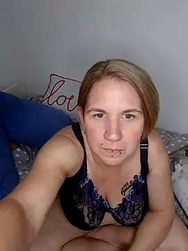 Snapshot of LaceyWestxx chatting on 10-25-25, 05:08 LaceyWestxx online show from 10-25-25, 05:08