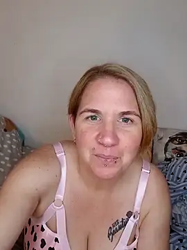 Snapshot of LaceyWestxx chatting on 11-11-25, 08:20 LaceyWestxx online show from 11-11-25, 08:20