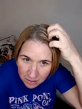 Snapshot of LaceyWestxx chatting on 11-25-25, 10:15 LaceyWestxx online show from 11-25-25, 10:15