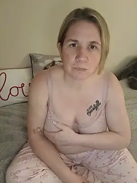 Snapshot of LaceyWestxx chatting on 03-04-26, 06:25 LaceyWestxx online show from 03-04-26, 06:25