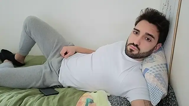 Al3xox02 online show from 02-10-26, 01:26