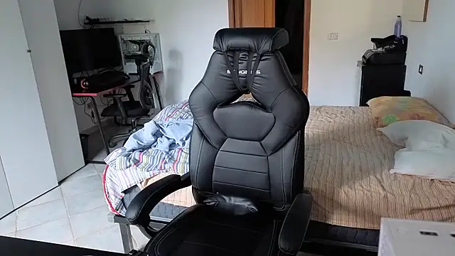 Al3xox02 online show from 02-11-26, 09:47