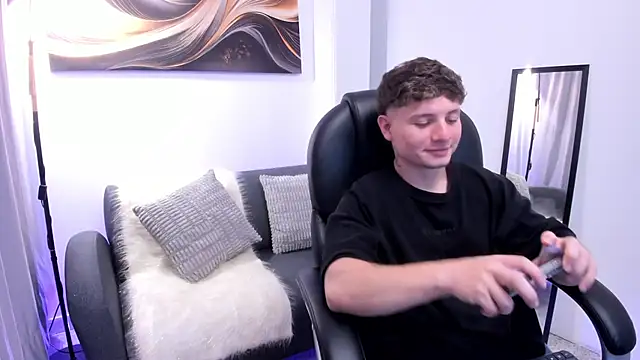 Leoo Miller online show from 12-14-25, 04:18