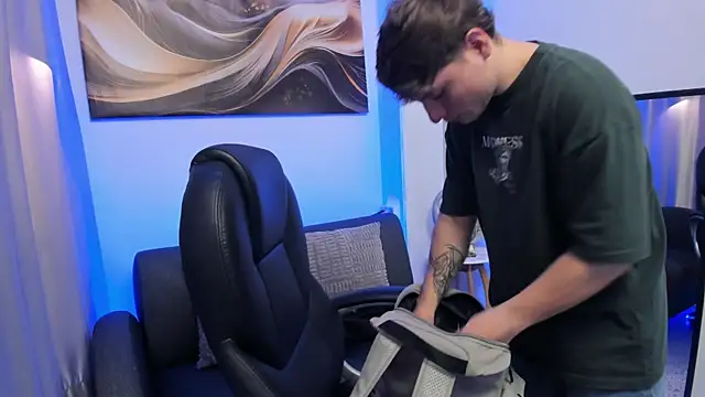 Leoo Miller online show from 02-15-26, 03:47