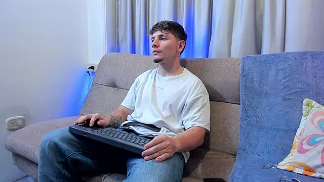 Leoo Miller online show from 02-28-26, 04:24