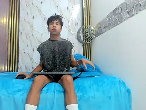 sexyboys cutex18 online show from 05-18-26, 04:51