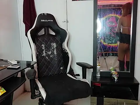 Snapshot of kitty-aly chatting on 12-19-25, 11:45 kitty-aly online show from 12-19-25, 11:45