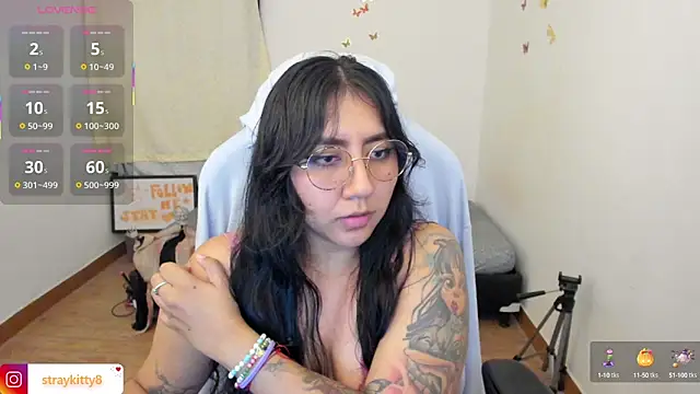 Snapshot of LoveLyy- chatting on 10-07-25, 01:36 LoveLyy- online show from 10-07-25, 01:36