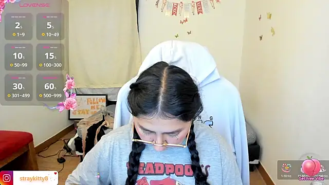 Snapshot of LoveLyy- chatting on 11-21-25, 01:54 LoveLyy- online show from 11-21-25, 01:54