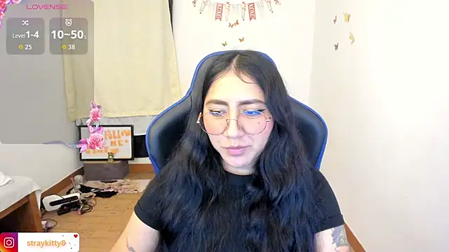 LoveLyy- online show from 06-23-26, 03:26