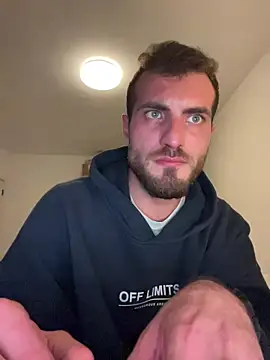 Snapshot of Xhrome98 chatting on 10-16-25, 11:28 Xhrome98 online show from 10-16-25, 11:28