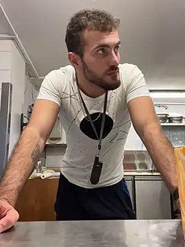 Snapshot of Xhrome98 chatting on 10-19-25, 04:40 Xhrome98 online show from 10-19-25, 04:40