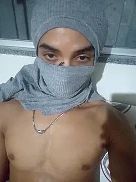 Snapshot of Hickz chatting on 10-05-25, 04:22 Hickz online show from 10-05-25, 04:22