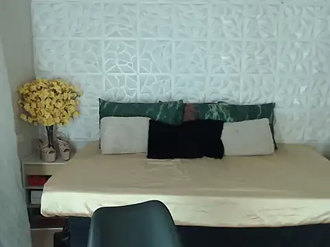 Snapshot of _YourHellMajestic_ chatting on 11-06-25, 11:48 YourHellMajestic online show from 11-06-25, 11:48