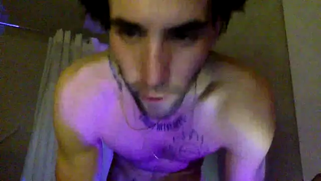 Snapshot of nvthvn555 chatting on 07-18-26, 01:21 nvthvn555 online show from 07-18-26, 01:21