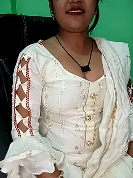 Snapshot of Rashmi_011 chatting on 10-05-25, 05:00 Rashmi 011 online show from 10-05-25, 05:00