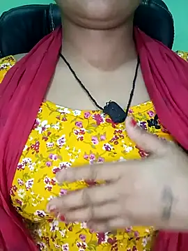 Snapshot of Rashmi_011 chatting on 10-15-25, 04:40 Rashmi 011 online show from 10-15-25, 04:40