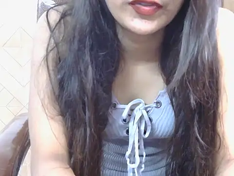 Snapshot of priti_singhaniya chatting on 11-23-25, 06:57 priti singhaniya online show from 11-23-25, 06:57