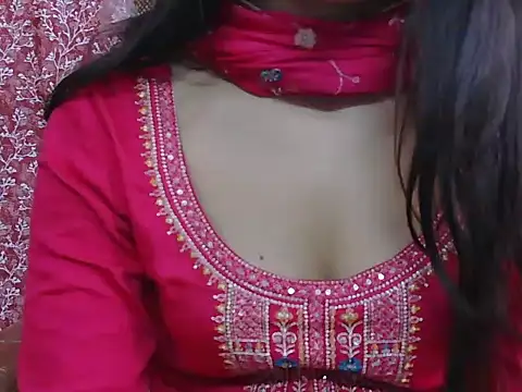 Snapshot of priti_singhaniya chatting on 12-22-25, 05:59 priti singhaniya online show from 12-22-25, 05:59