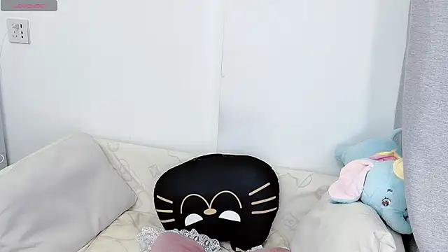 Snapshot of T-TeaR chatting on 12-04-25, 12:53 T-TeaR online show from 12-04-25, 12:53