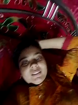 Snapshot of ayesha0001122 chatting on 10-17-25, 03:53 ayesha0001122 online show from 10-17-25, 03:53