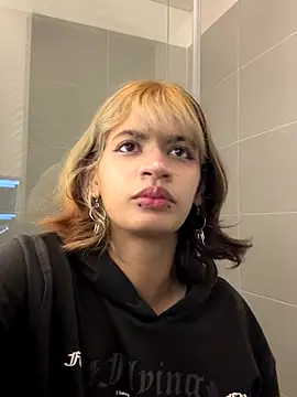 Snapshot of sukulaurens chatting on 11-03-25, 02:46 sukulaurens online show from 11-03-25, 02:46