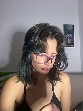 Snapshot of sukulaurens chatting on 07-03-26, 02:40 sukulaurens online show from 07-03-26, 02:40