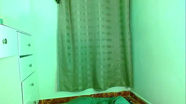 Snapshot of zora_blue777 chatting on 10-11-25, 12:43 zora blue777 online show from 10-11-25, 12:43