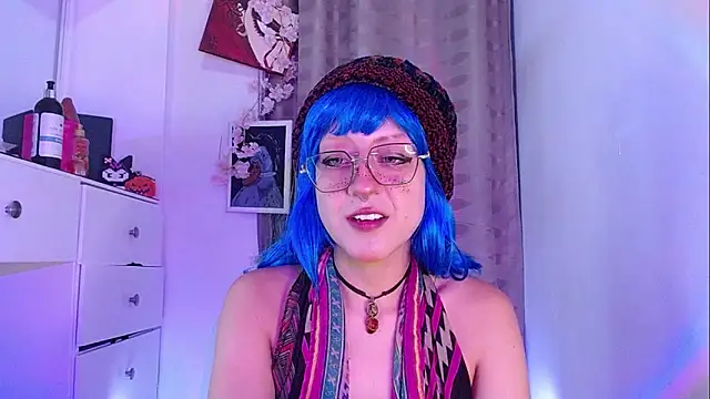 Snapshot of zora_blue777 chatting on 11-12-25, 02:45 zora blue777 online show from 11-12-25, 02:45