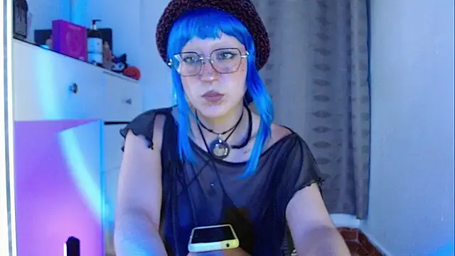 Snapshot of zora_blue777 chatting on 11-19-25, 01:05 zora blue777 online show from 11-19-25, 01:05