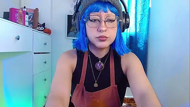 Snapshot of zora_blue777 chatting on 11-23-25, 03:12 zora blue777 online show from 11-23-25, 03:12