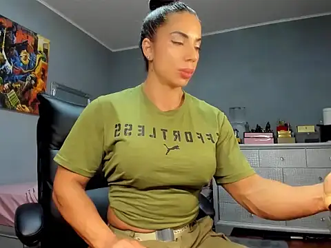 Snapshot of Alesyamuscledoll@xh chatting on 10-04-25, 05:00 Alesyamuscledollxh online show from 10-04-25, 05:00