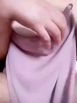 Snapshot of lina_ae chatting on 10-15-25, 08:25 lina ae online show from 10-15-25, 08:25